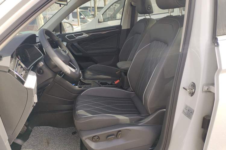 Used Volkswagen Tiguan L 2024 Outstanding Model 300TSI Automatic Two-Wheel Drive Longteng Edition