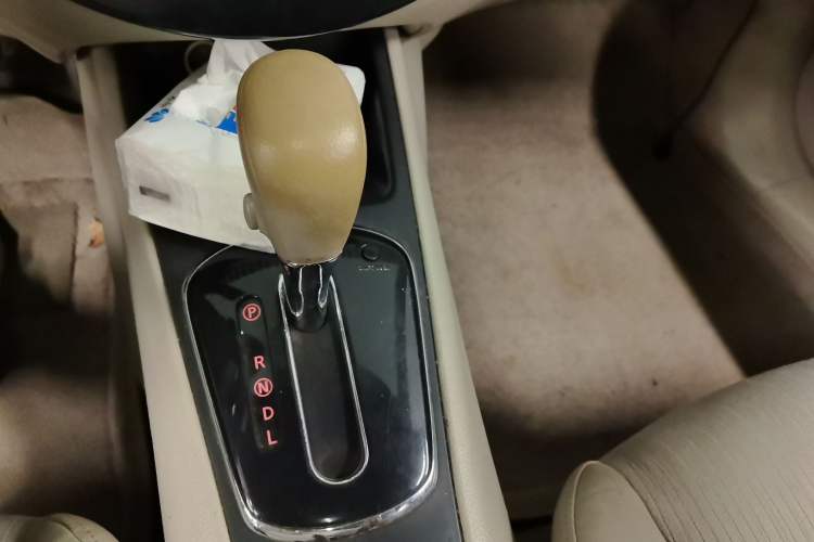 Used Nissan Tiida 2011 1.6L CVT Smart Version Gear Lever