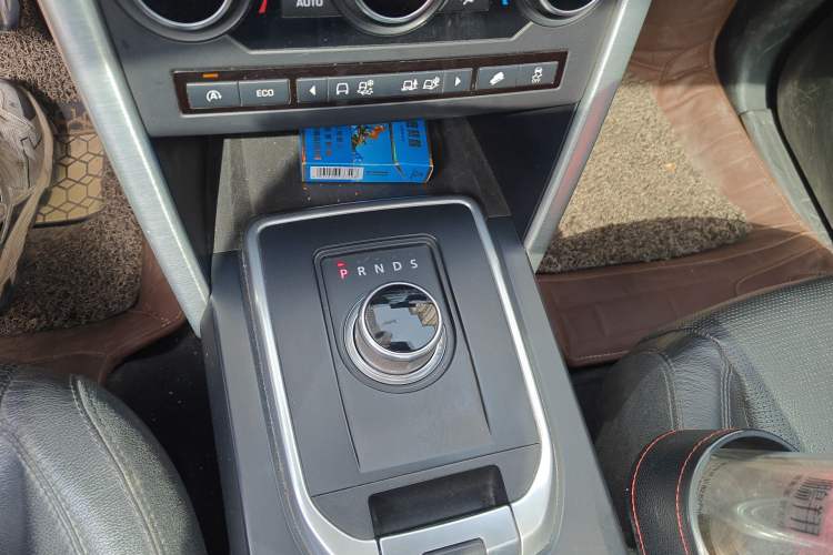 Used Land Rover Discovery Sport 2016 2.0T SE Gear Lever