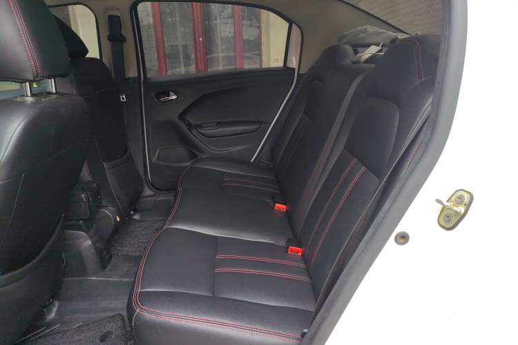 Used Citroen Elysee 2015 Zhishang Edition 1.6L Manual Fashion Model Left Rear Seat