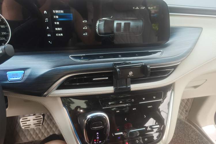 Used Buick GL8 2020 ES Land Cruiser 653T Comfort Edition Audio And AC Panel