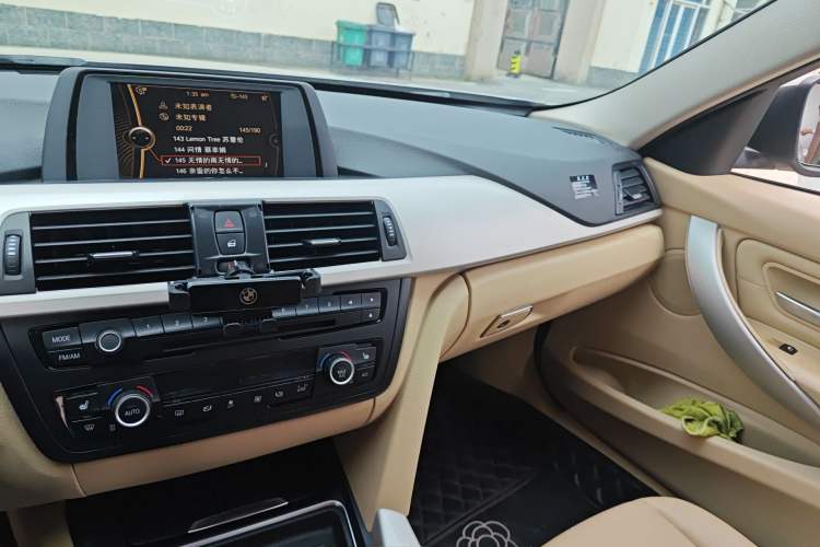 Used BMW 3 Series 2014 320i Active Edition
