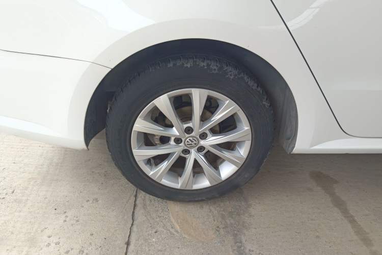 Used Volkswagen Lavida 2015 1.6L Manual Comfort Edition
