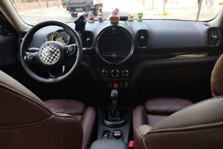 Used MINI Countryman 2018 2.0T COOPER S ALL4 Classic Edition Center Console