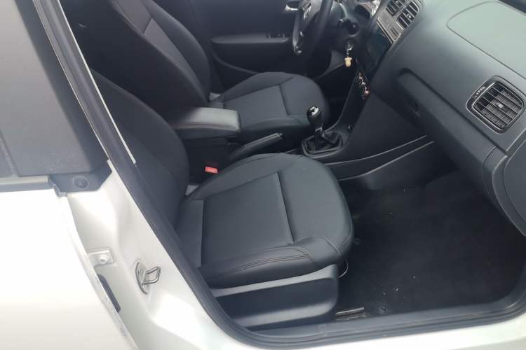 Used Volkswagen Polo 2018 1.5L Manual Drive-Comfort Model Right Front Seat