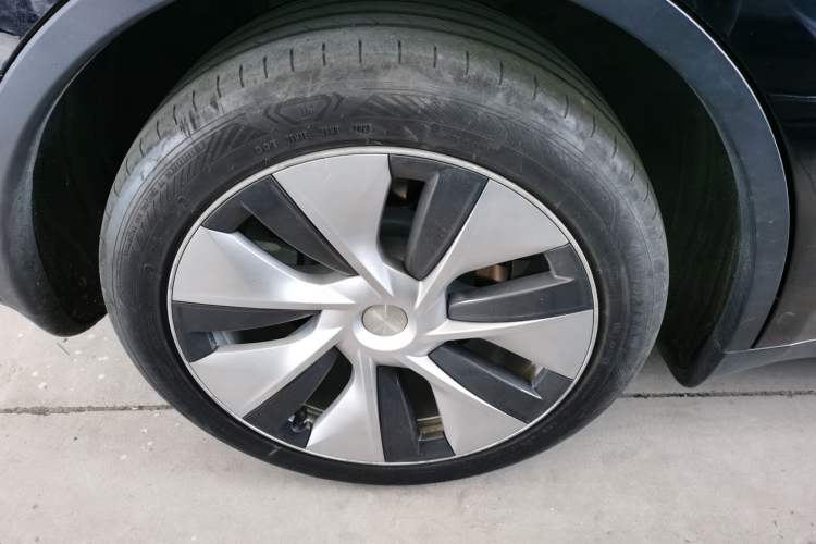 Used Tesla Model Y 2021 Long-Range All-Wheel-Drive Version 3D7
