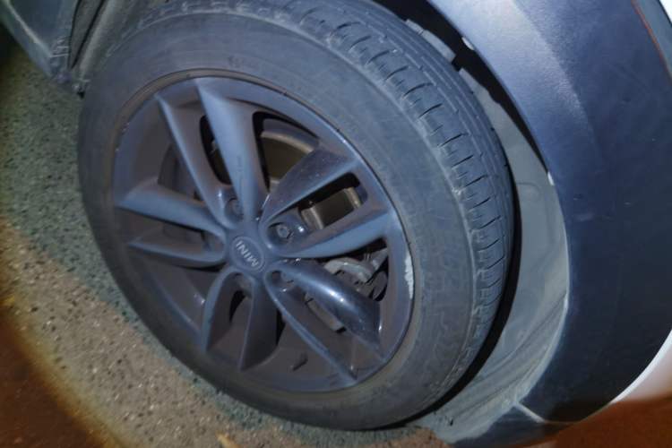 Used MINI Countryman 2013 1.6T COOPER ALL4 Fun Right Front Wheel Hub