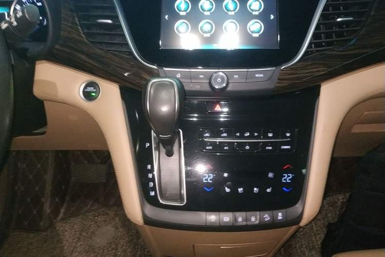 Used Buick GL8 2017 ES 28T Flagship Model China V Standard Gear Lever