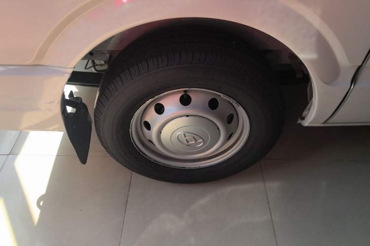 Used SAIC MAXUS Xintu V80 2021 2.0T PLUS AMT City Edition Short Wheelbase Ultra-Low Roof 5/6-Seater
