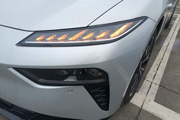 Used Dongfeng eπ eπ007 2025 Model Range-Extended 230 Leading Supreme Edition
