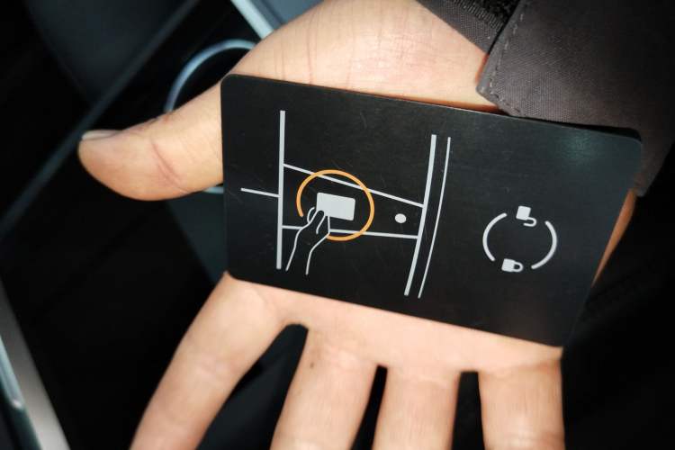 Used Tesla Model Y 2025 Long-Range All-Wheel-Drive Version
