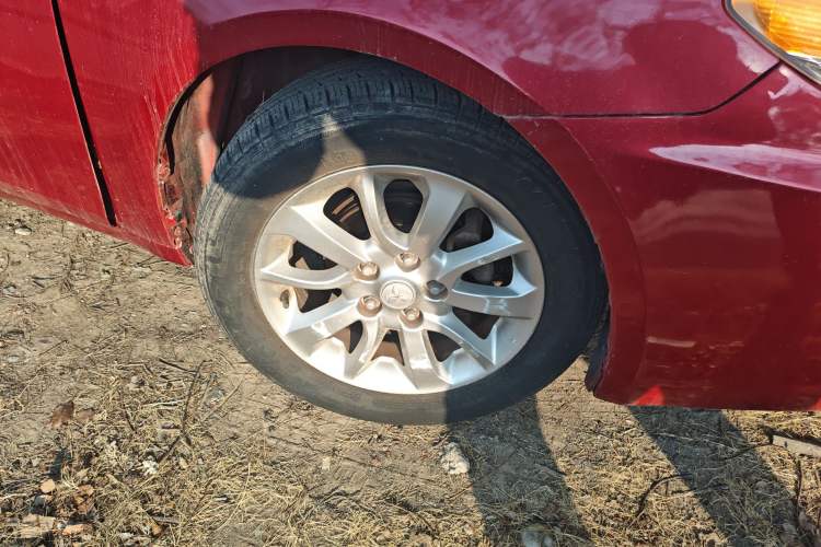 Used Soueast V5 Lingzhi 2012 1.5L Manual Comfort Edition Right Front Wheel Hub