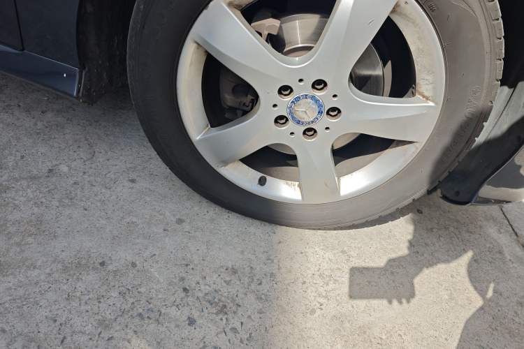 Used Mercedes-Benz R-Class 2014 R 320 4MATIC Luxury Model Right Front Wheel Hub