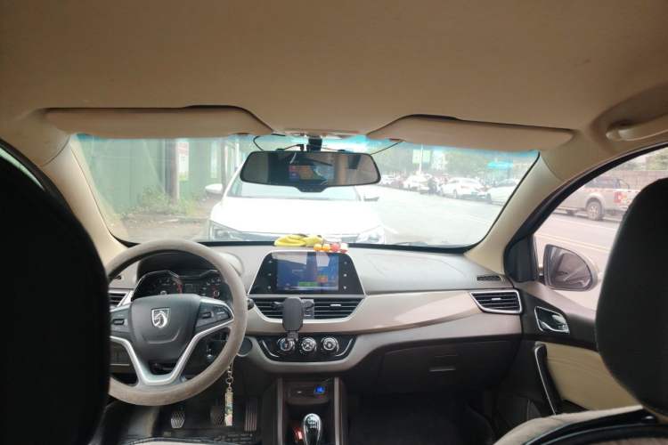 Used Baojun 310W 2017 1.5L Manual Fashion Edition China VI
