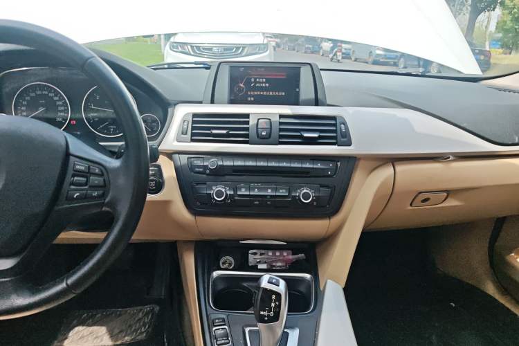 Used BMW 3 Series 2014 320i Active Edition
