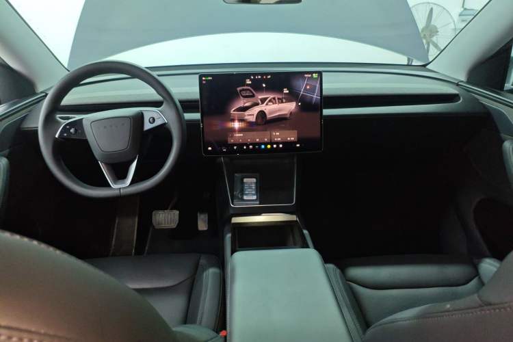 Used Tesla Model Y 2025 Long-Range All-Wheel-Drive Version
