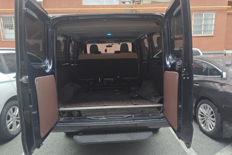 Used JMC Fushun 2025 2.0T 8AT Diesel Short-Wheelbase Garage-Version Commercial Multi-Purpose Passenger Vehicle with 5/6 Seats