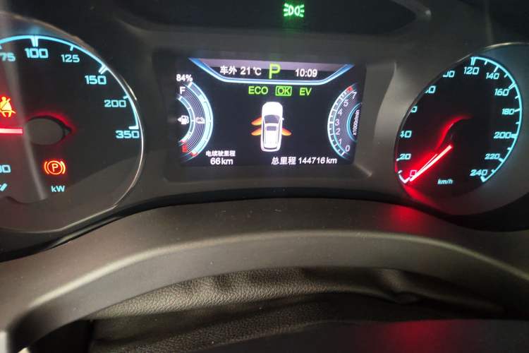 Used BYD Song New Energy 2017 Song DM 1.5TID All-Wheel Drive Luxury Model Odometer Close Up