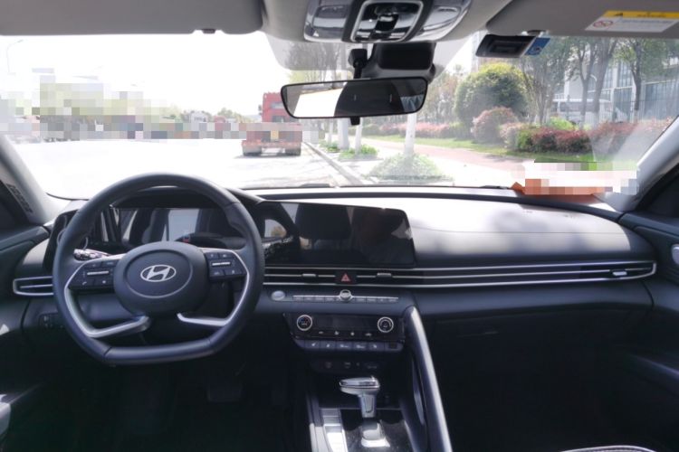 Used Hyundai Elantra 2023 1.5L CVT LUX Prestige Edition Center Console