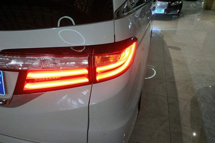 Used Honda Odyssey 2015 Revised 2.4L Luxury Edition
