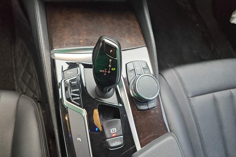 Used BMW 5 Series 2018 525Li Luxury Package Gear Lever