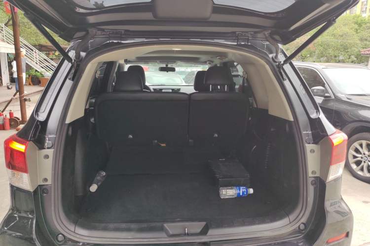 Used Nissan Terra 2018 2.5L Automatic 4x4 Luxury Edition Trunk