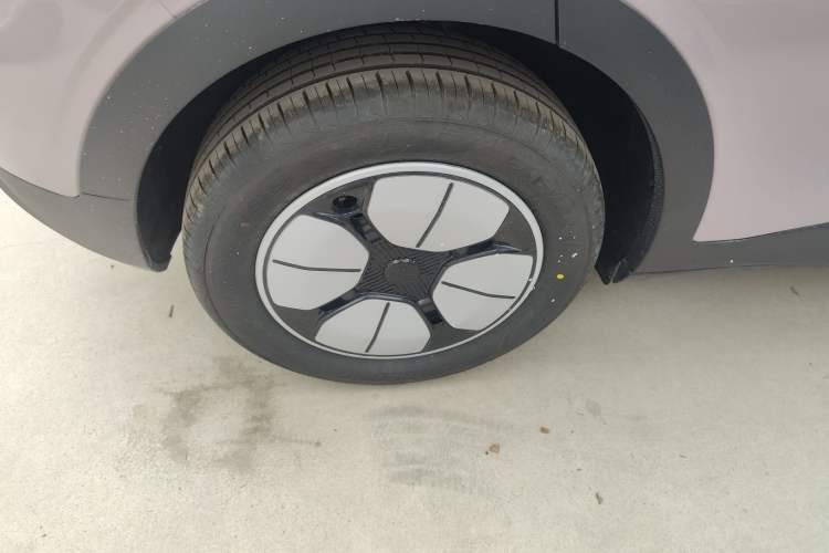 Used Geely Galaxy Geome 2026 Model 310km Youth Edition Right Rear Wheel Hub