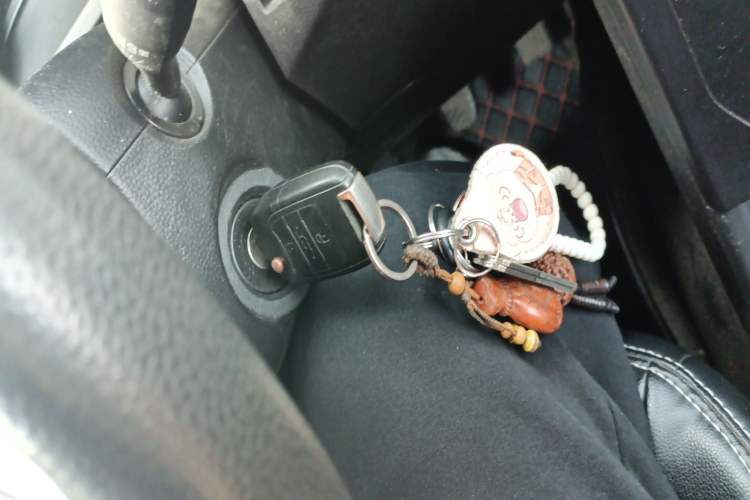 Used Wuling Hongguang PLUS 2019 1.5T Manual Comfort Version 7 Seats Vehicle Key