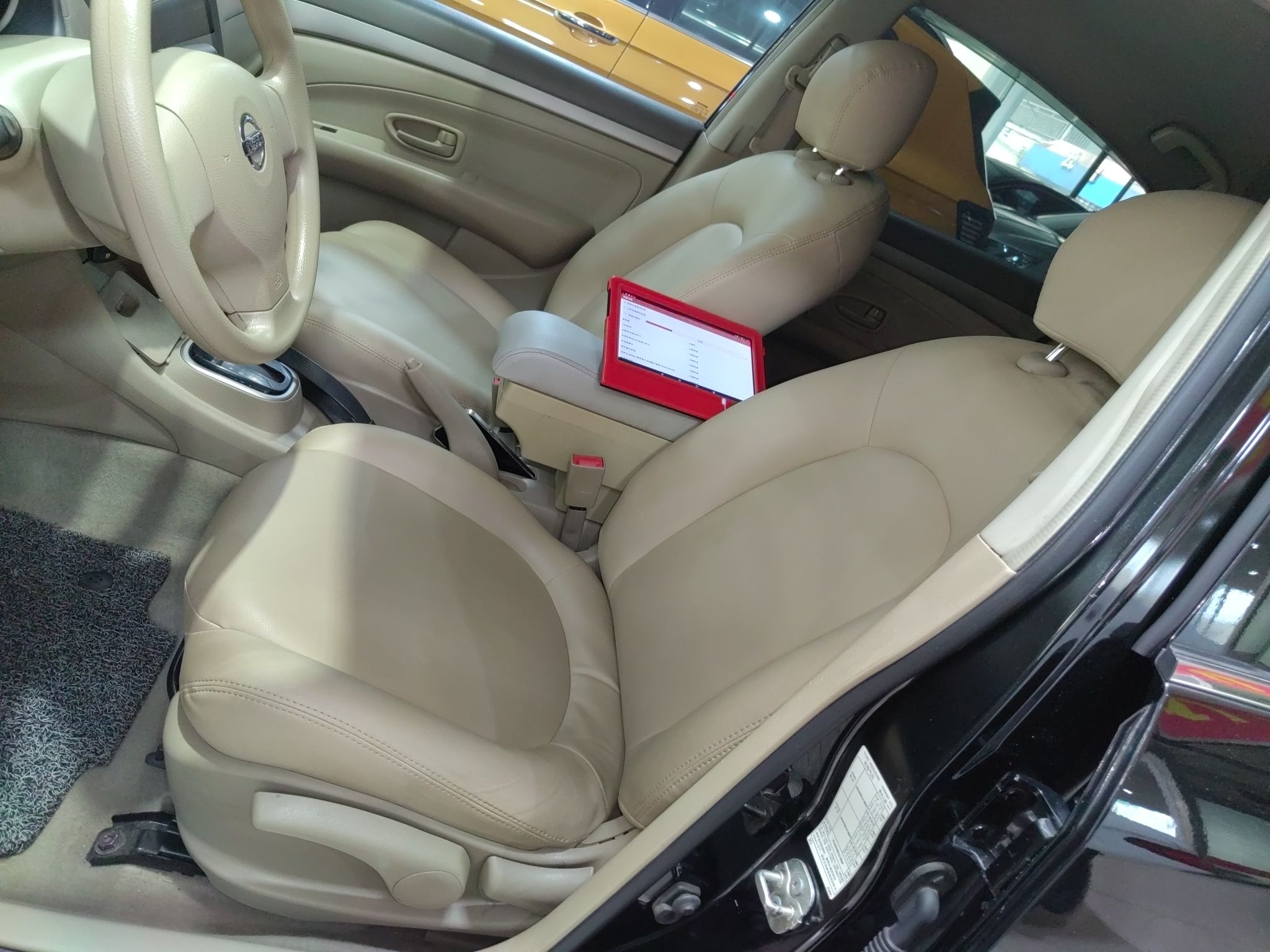 المقاعد الأمامية داخل السيارة