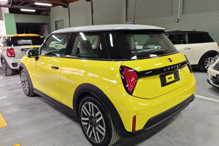 Used MINI 2025 1.5T COOPER Classic Edition
