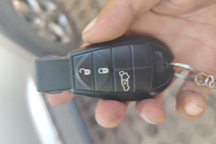 Used Jeep Grand Cherokee 2011 5.7L Flagship Navigation Edition
