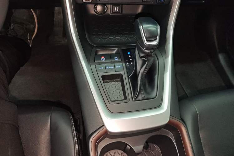 Used Toyota RAV4 2022 2.0L CVT Two-Wheel Drive Fashion Plus Edition Gear Lever