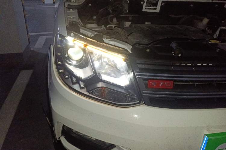 Used Dongfeng Fengon 370 2016 1.5L Manual Luxury 7-Seater Right Front Headlight