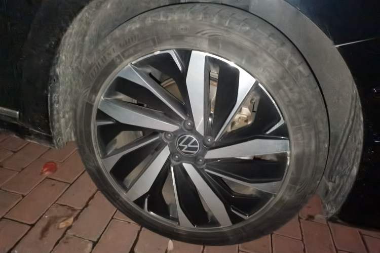 Used Volkswagen Passat 2022 330TSI Starry Luxury Edition Right Front Wheel Hub