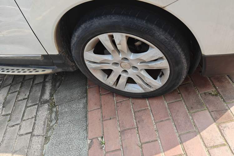 Used Peugeot 3008 2013 1.6THP Automatic Trend Edition Right Front Wheel Hub