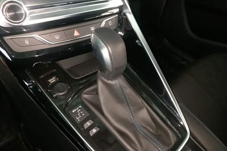 Used Peugeot 308 2016 230THP Automatic Luxury Edition Gear Lever