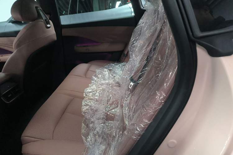 Used Nissan N7 2025 510 Pro Interior 4