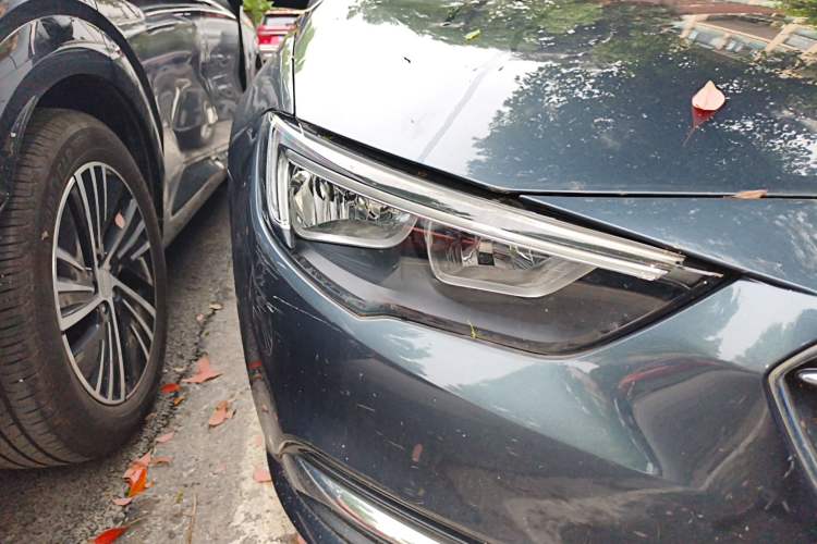 Used Buick Regal 2019 20T Elite Version China V Standard Right Front Headlight