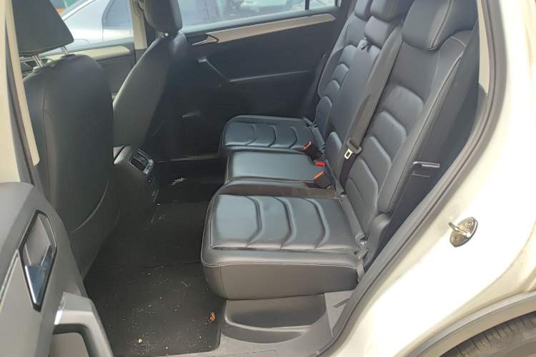 Used Volkswagen Tiguan L 2017 330TSI Automatic Two-Wheel Drive Comfort Edition Left Rear Seat