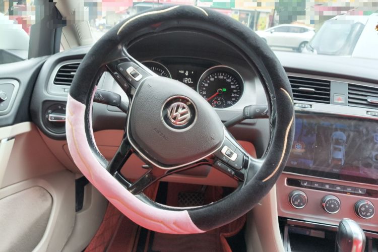 Used Volkswagen Golf 2016 230TSI Automatic Luxury Version
