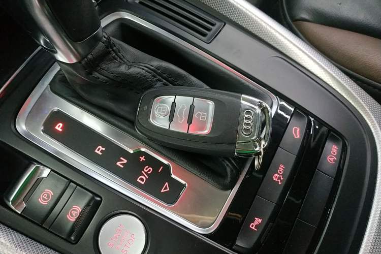 Used Audi Q5 2018 Collector's Edition 40 TFSI Technology Model