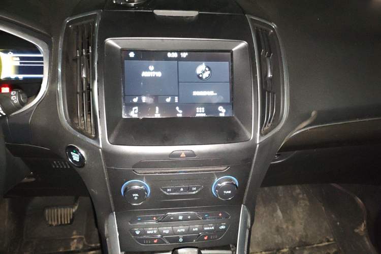 Used Ford Edge 2016 EcoBoost 245 Two-Wheel-Drive Titanium 7-Seater
