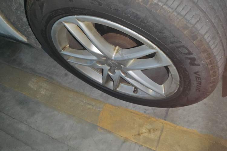 Used Audi Q5 2013 40 TFSI Ambition Right Front Wheel Hub