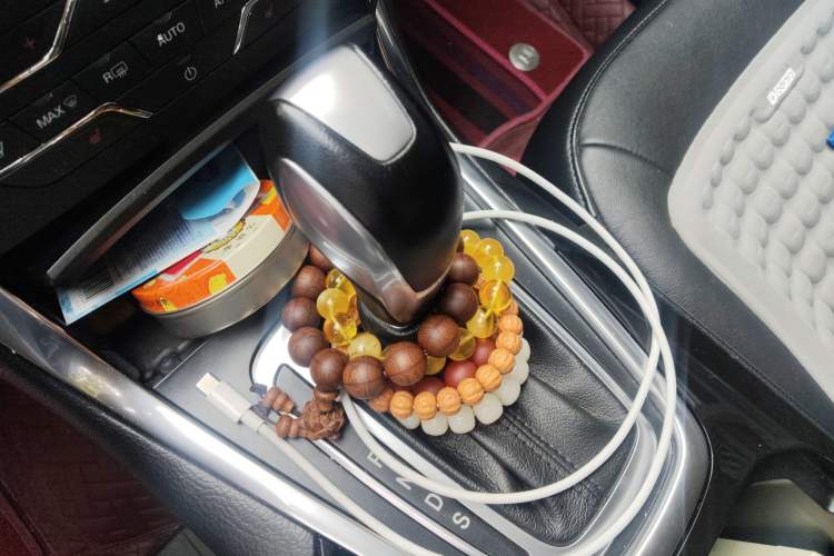 Used Ford Edge 2016 EcoBoost 245 Two-Wheel-Drive Titanium 7-Seater Gear Lever