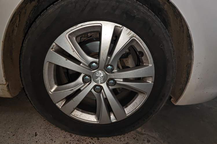 Used Peugeot 408 2014 1.8L Manual Leading Edition Right Front Wheel Hub