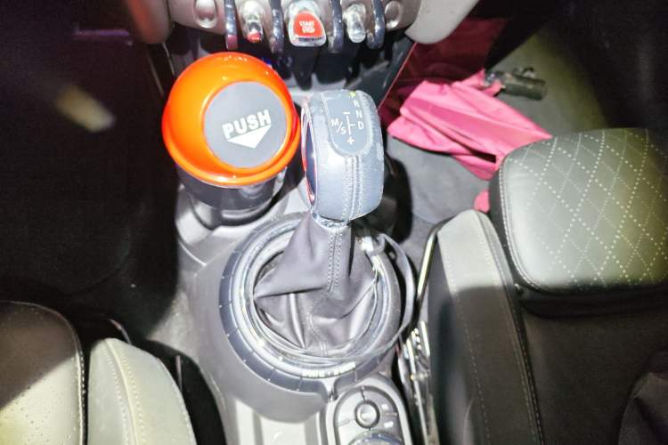 Used MINI 2016 1.5T COOPER Performance Edition 5-door version Gear Lever