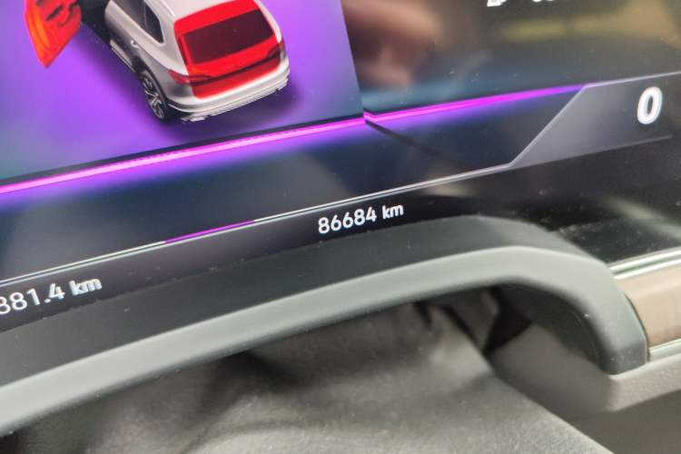 Used Volkswagen Touareg 2021 3.0 TSI Prestige Edition Classic Sport Package Odometer Close Up