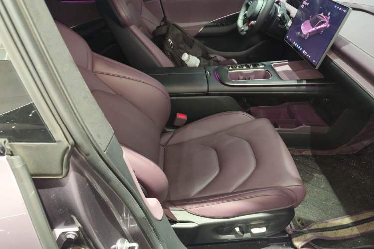 Used Xiaomi Auto SU7 2024 Four-Wheel Drive Ultra-Long Range Advanced Intelligent Driving Max Edition Right Front Seat