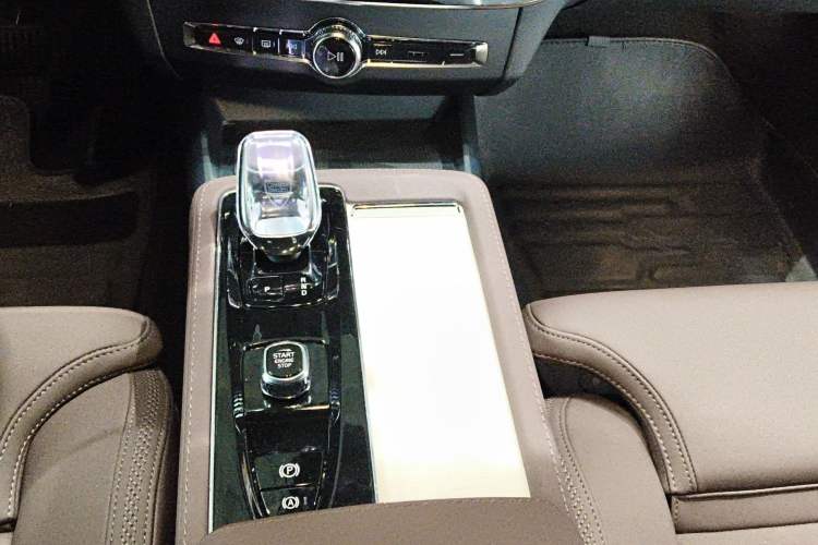 Used Volvo S90 2026 B5 Zhiyuan Luxury Edition