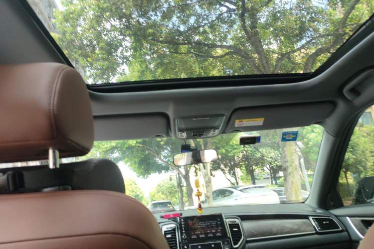 Used Honda UR-V 2020 370TURBO Two-Wheel Drive Luxury Edition Headliner